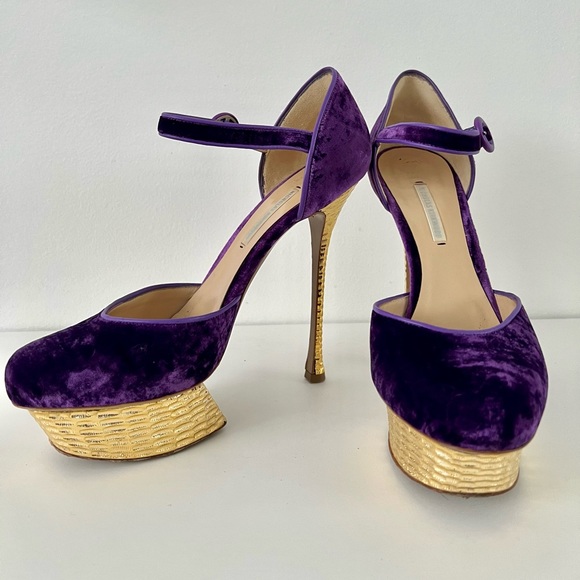 Nicholas Kirkwood purple velvet , with metallic gold heels - Picture 3 of 9